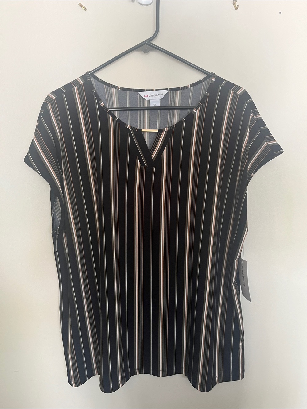 Liz Claiborne Black Striped Short Sleeve Keyhole Top